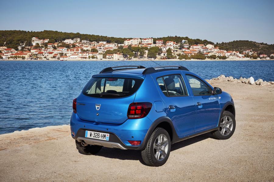  Dacia Sandero Stepway 2016 года  (фото 3 из 46)